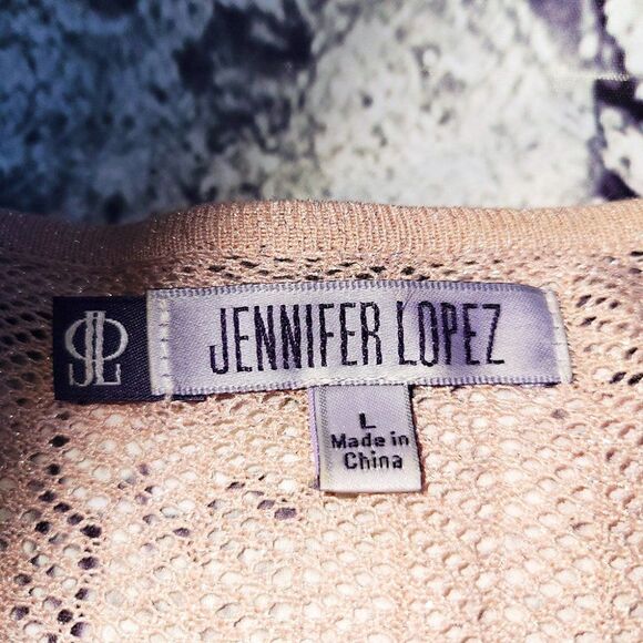 Jennifer Lopez pink peekaboo crochet silver thread kimono sleeves - Picture 3 of 5